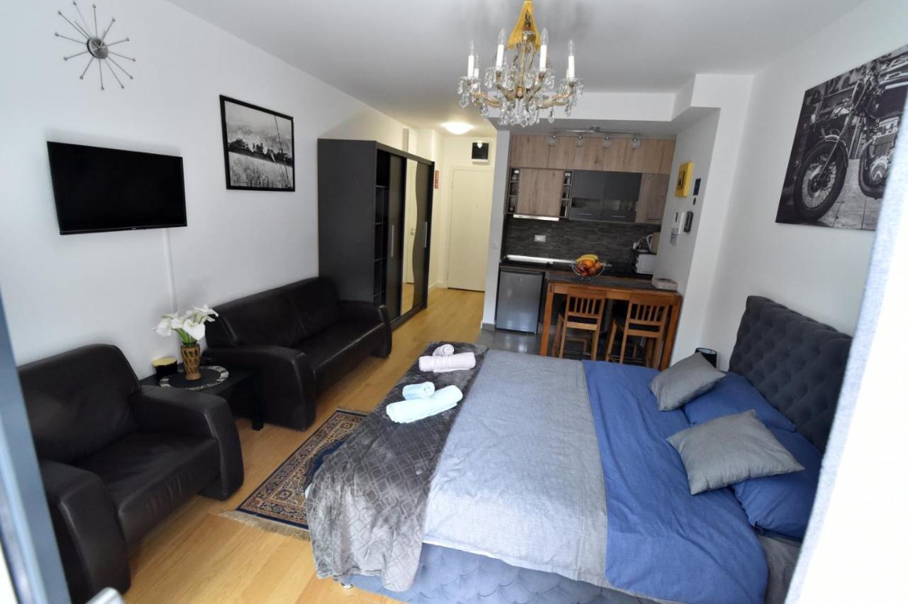 Ferienwohnung Tayson Square Dorcol New Location Free Garage Belgrad Exterior foto